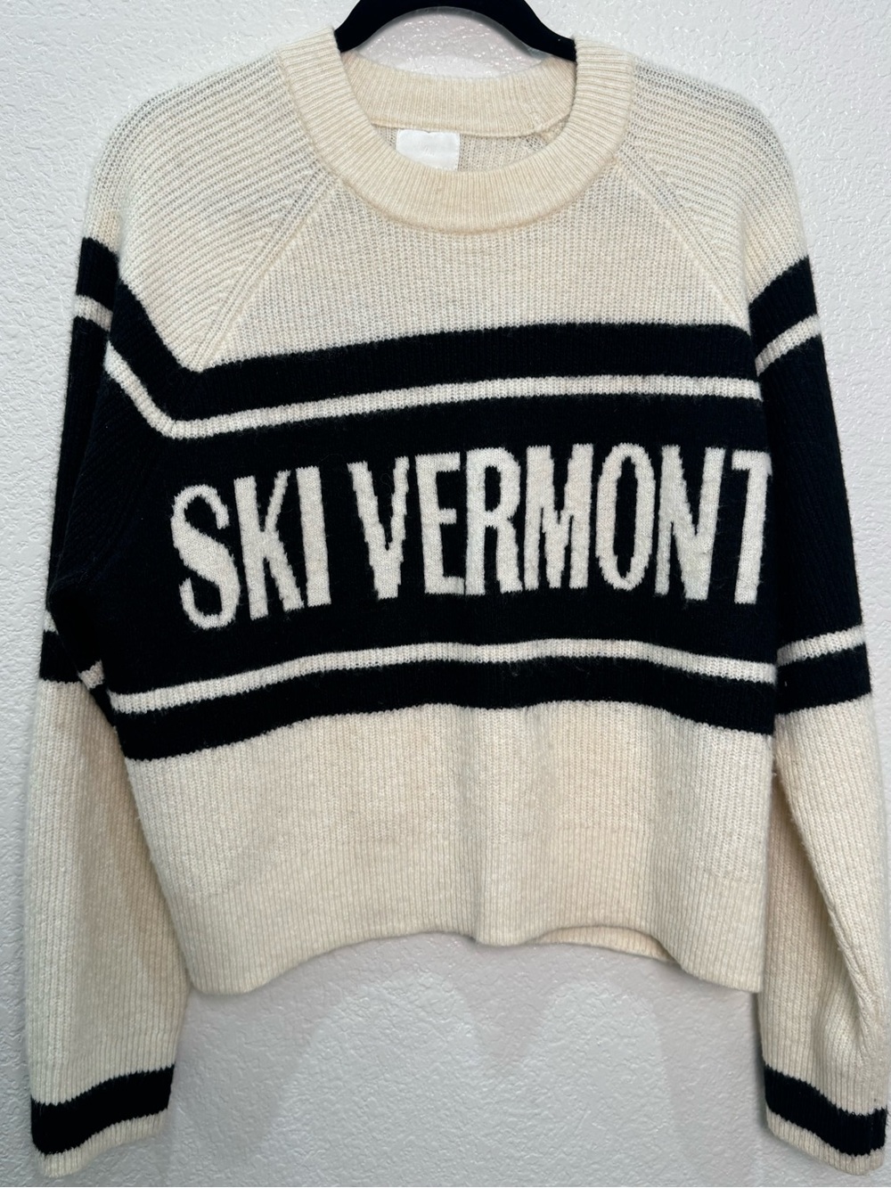 H&M Ski Vermont Fuzzy Sweater Womens M Cream Black Cropped Après Ski Resort Knit